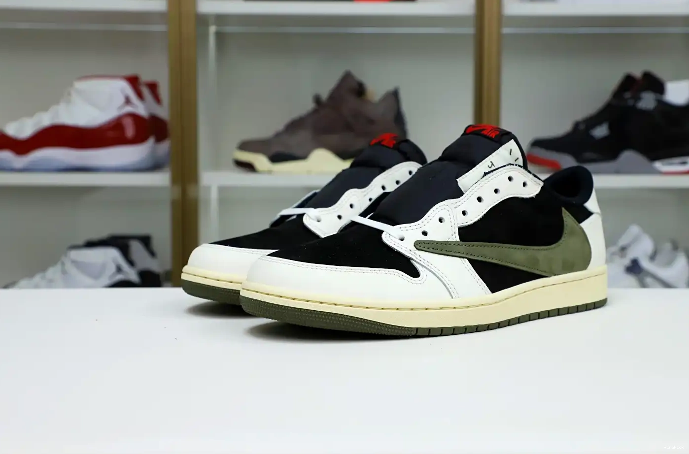 TRAVIS JORDAN SCOTT “Olive” LOW AIR 1 OG X NIKE 0503
